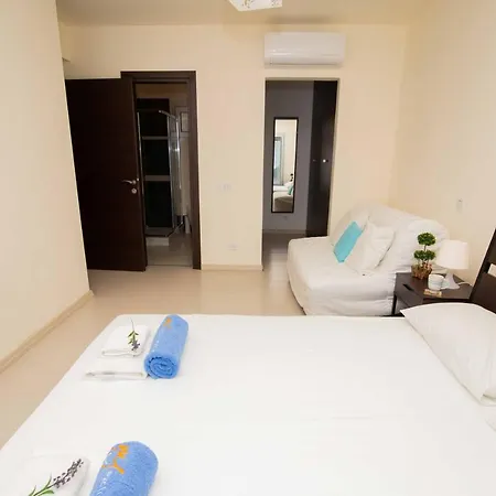 Trident 4 Apartman Paralímni